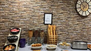 Petit déjeuner buffet (12 EUR par personne)
