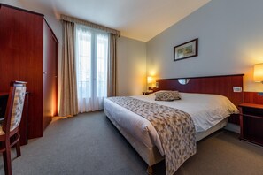 Chambre familiale | Literie de qualitĂ©, bureau, rideaux dâobscurcissement