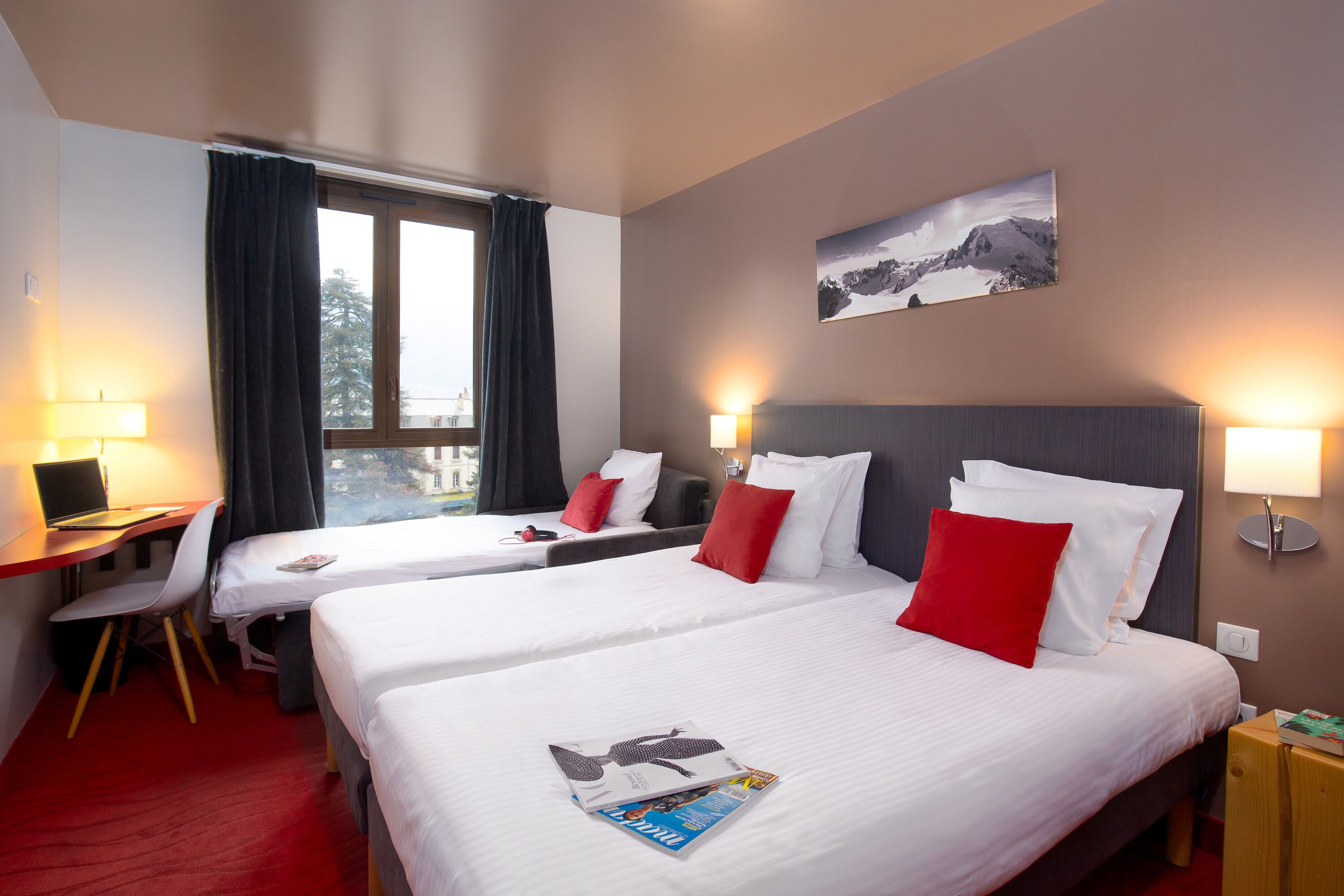 Minibar, coffres-forts dans les chambres, Wi-Fi gratuit, draps fournis