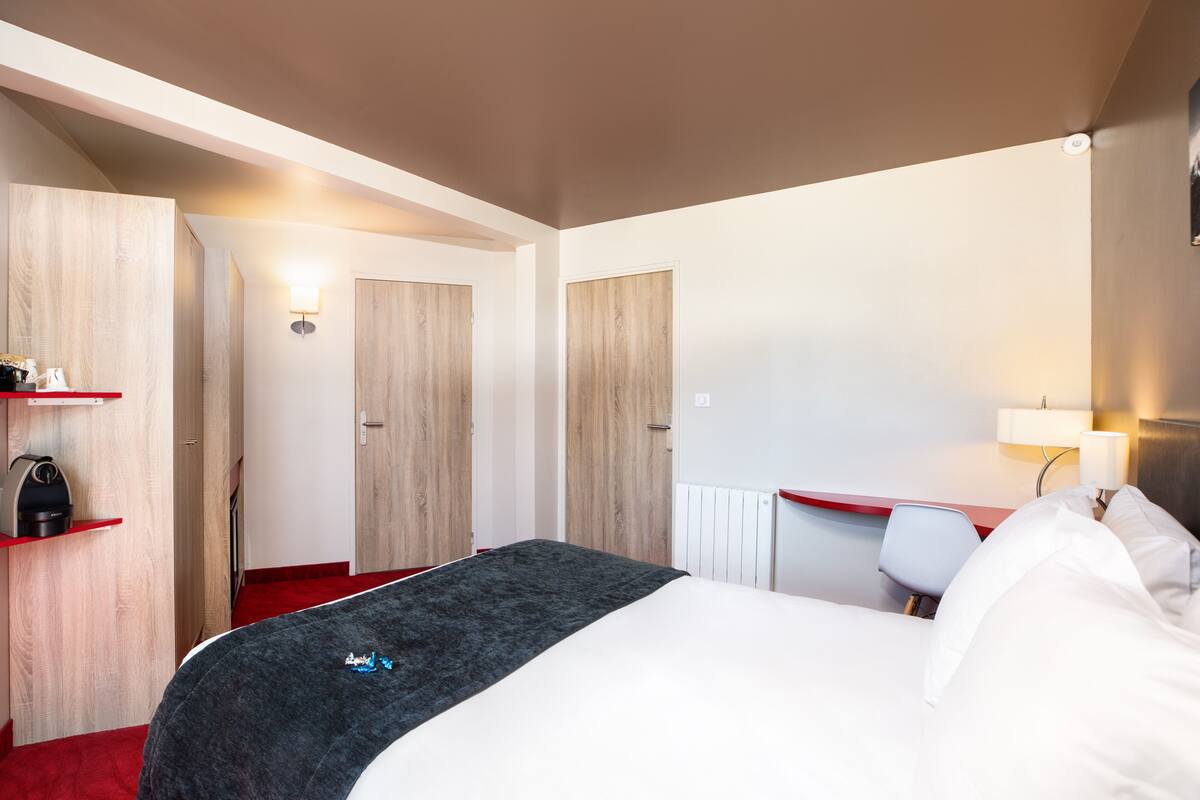 Minibar, Zimmersafe, kostenloses WLAN, Bettwäsche