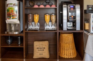 Café da manhã com buffet todos os dias mediante uma taxa