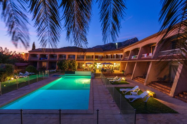 Seasonal outdoor pool