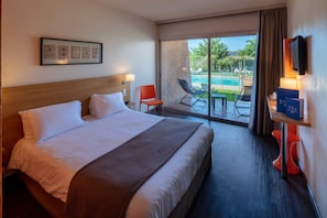 Habitación superior con 1 cama matrimonial o 2 individuales | Insonorización, cunas gratuitas y wifi gratis