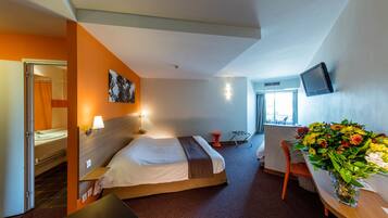 Driepersoonskamer | 2 slaapkamers, geluiddichte muren, gratis babybedden, gratis wifi