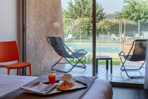 Superior kamer, 1 twee- of 2 eenpersoonsbedden | Geluiddichte muren, gratis babybedden, gratis wifi, rolstoeltoegang