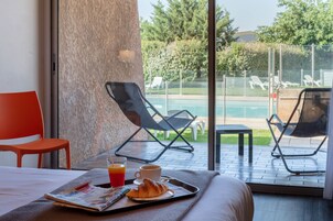 Quarto casal ou duplo superior | Quartos à prova de som, berços grátis, Wi-Fi de cortesia