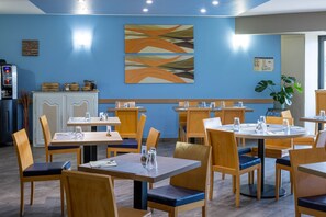 Breakfast and dinner served, garden views  - Noemys Toulon La Valette (La Valette-du-Var)