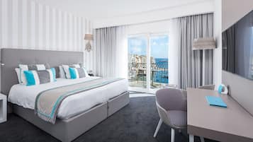 Egyptian cotton sheets, premium bedding, minibar, in-room safe