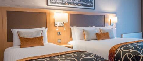 Literie hypoallergénique, coffres-forts dans les chambres, bureau