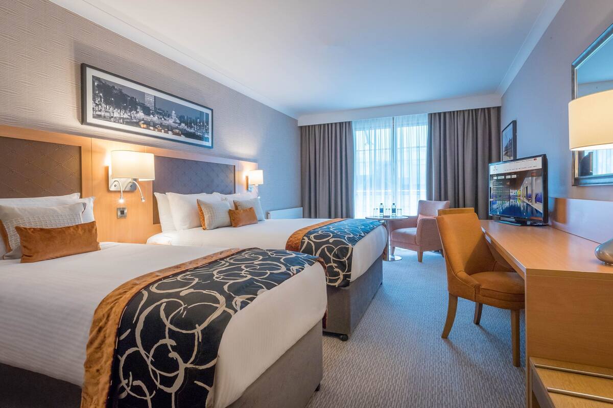 deluxe double room | hypo-allergenic bedding, in-room safe, desk, iron/ironing board