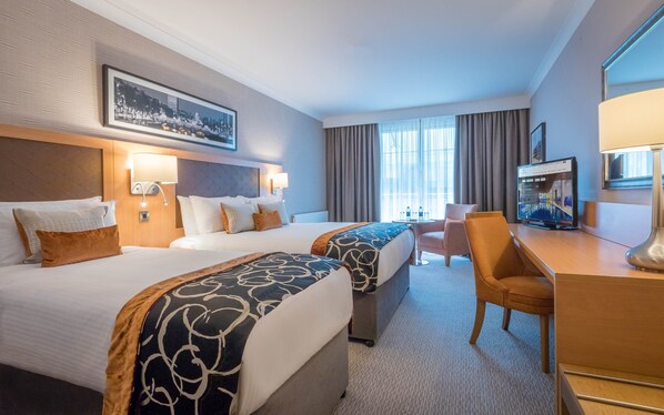 Habitación doble Deluxe | Ropa de cama hipoalergénica y caja de seguridad en la habitación 