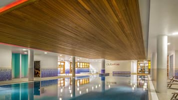 Una piscina techada