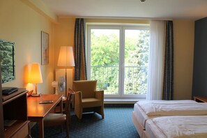 Hypo-allergenic bedding, minibar, in-room safe, desk - Hotel & Restaurant Eurohof (Duisburg)