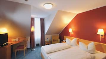 Phòng đôi tiện nghi đơn giản | Bộ đồ giường kháng dị ứng, minibar, két bảo mật tại phòng, bàn