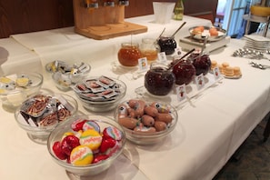 Lunch och middag serveras