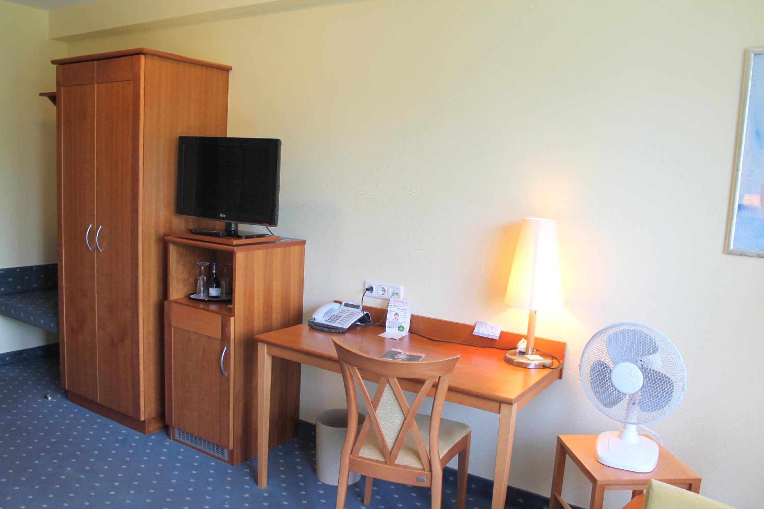 1 bedroom, hypo-allergenic bedding, minibar, in-room safe