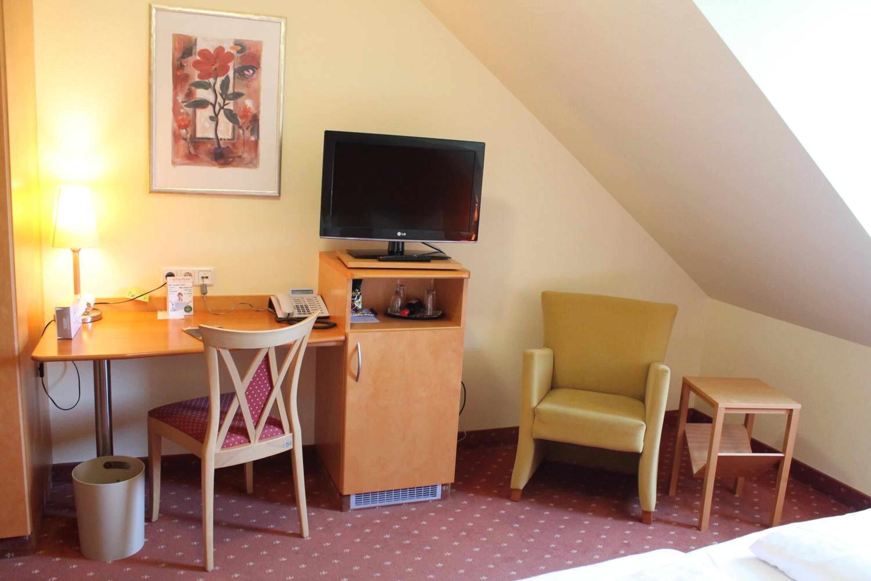 1 bedroom, hypo-allergenic bedding, minibar, in-room safe