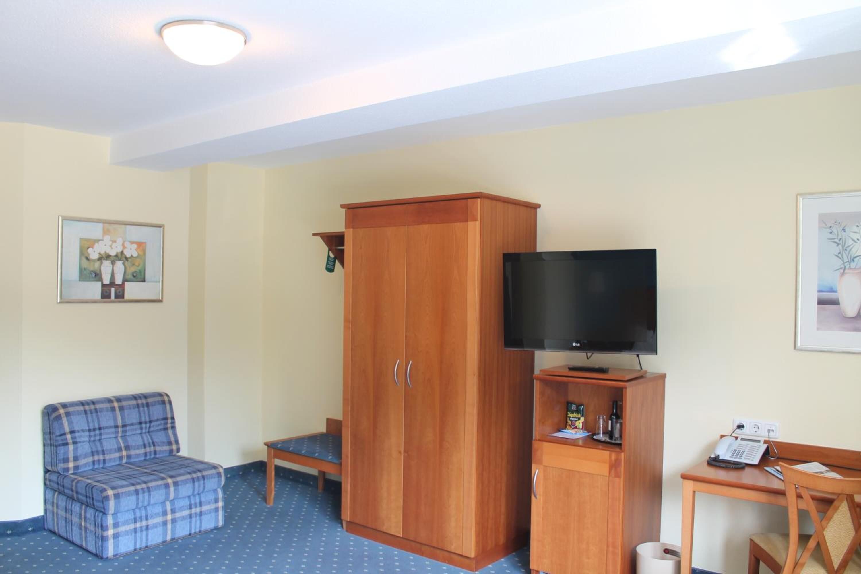 40-inch tv with satellite channels