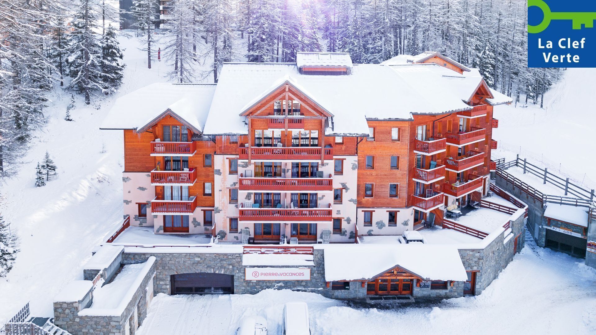 Fachada da propriedade