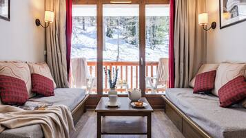 Monolocale, 1 camera da letto | Area soggiorno | TV