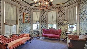 Coin salon dans le hall