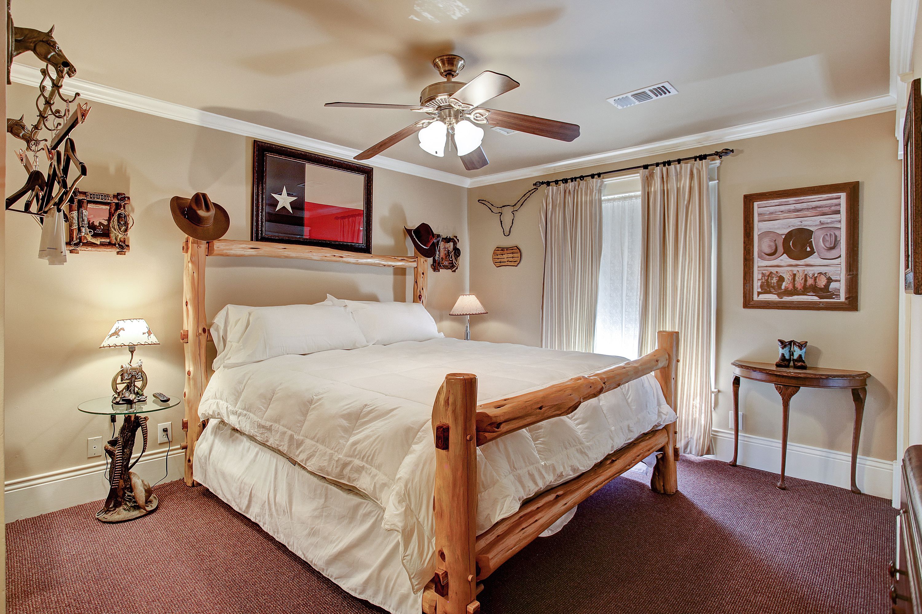 Standard Room, 1 King Bed | Desk, iron/ironing board, free WiFi, bed sheets