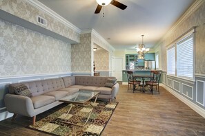 Luxury Suite, 1 King Bed, Kitchen | Living room | 55-inch Smart TV with cable channels, TV - Sara's Inn On The Boulevard (Houston)