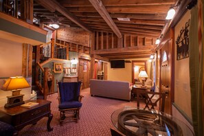 Suite (Buffalo Bill Suite) | Living area | Flat-screen TV