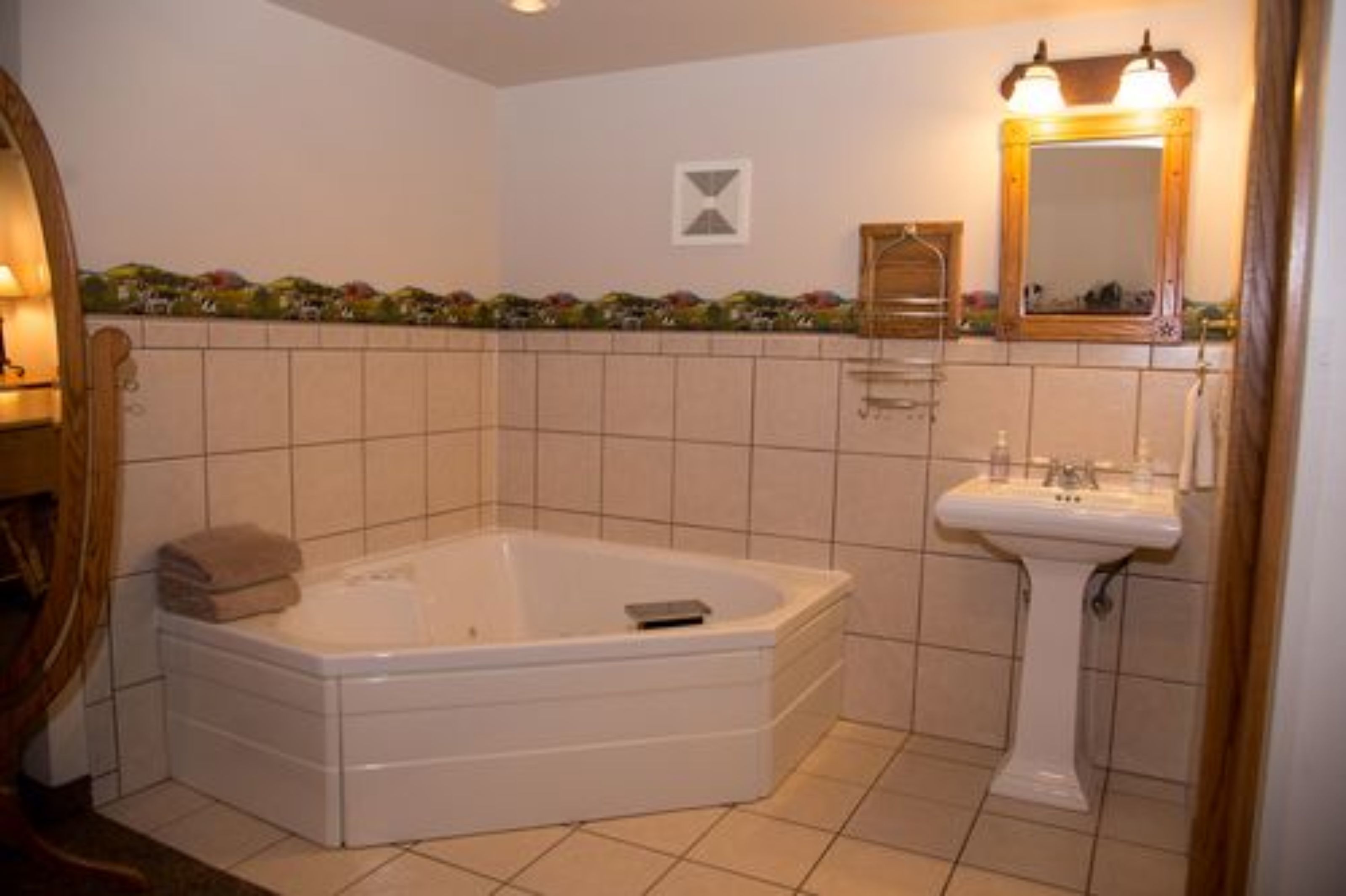 farm loft whirlpool suite | bathroom | bathtub, free toiletries, hair dryer, towels