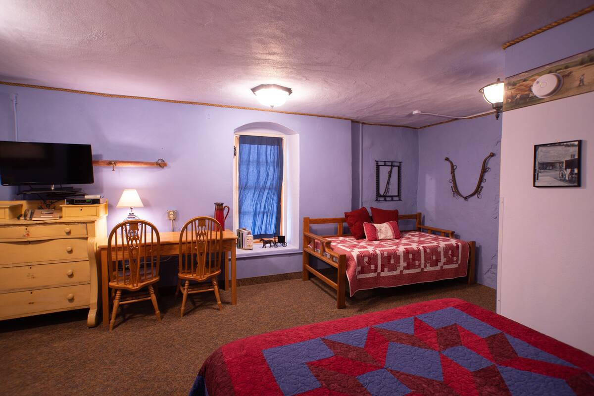 Amish Room | Desk, iron/ironing board (on request), WiFi (free)