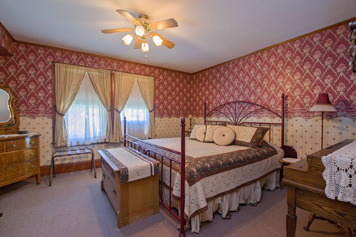 Egyptian cotton sheets, premium bedding, pillow-top beds
