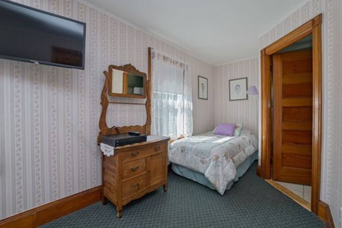 Egyptian cotton sheets, premium bedding, pillow-top beds