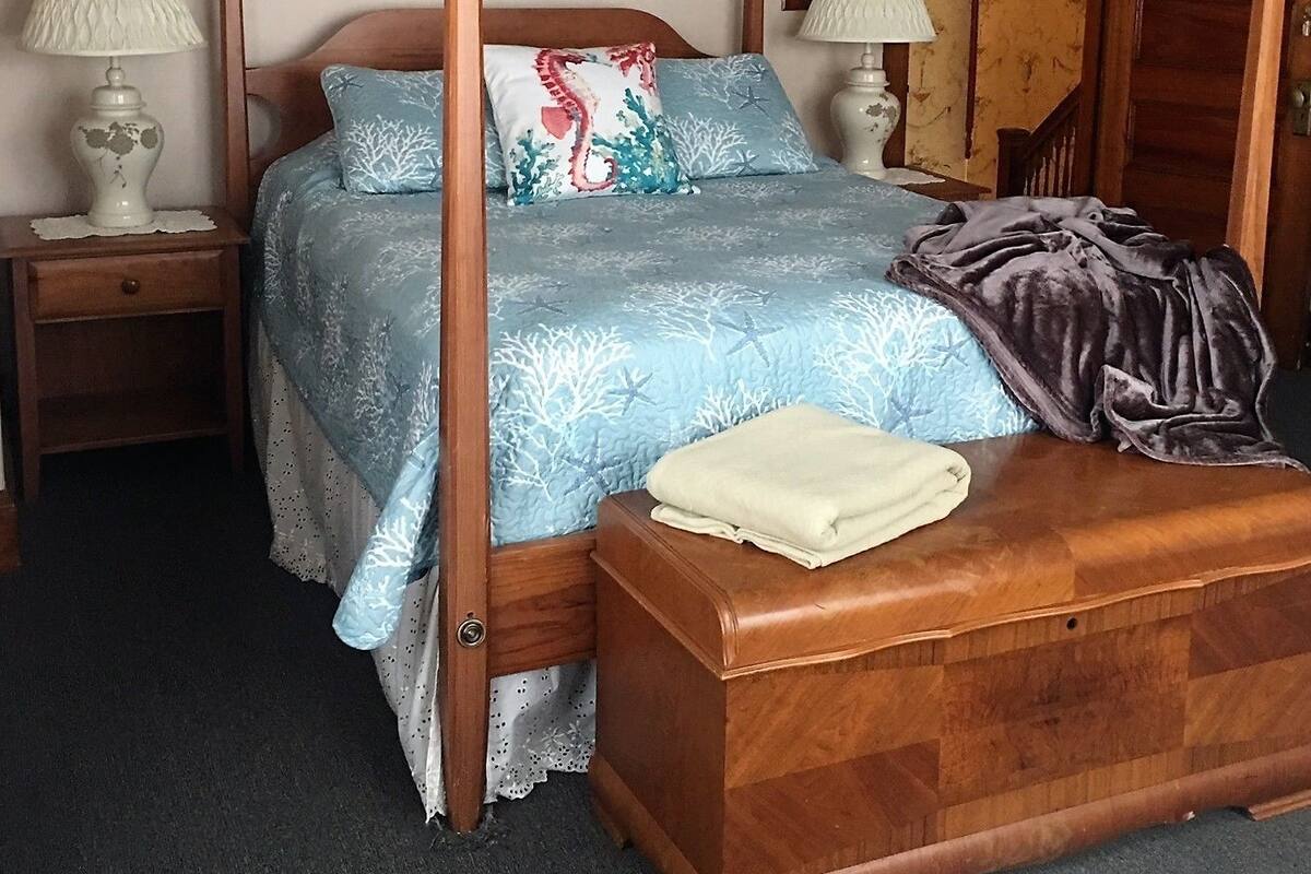 Room, Private Bathroom (02 The Velvet) | Egyptian cotton sheets, premium bedding, pillow-top beds