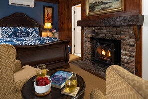 Room, Private Bathroom (Arundel Room) | Individually decorated, individually furnished, free WiFi, bed sheets - 1802 House Bed and Breakfast (Kennebunkport)