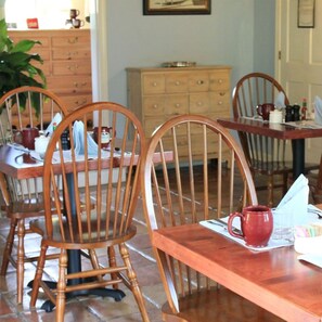 Breakfast area - 1802 House Bed and Breakfast (Kennebunkport)