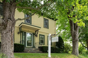 Exterior - 1802 House Bed and Breakfast (Kennebunkport)