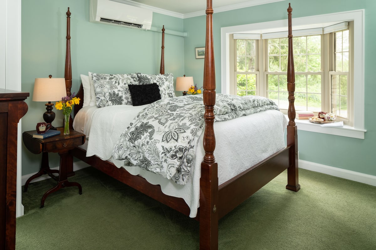 Premium bedding, WiFi (free), individually decorated