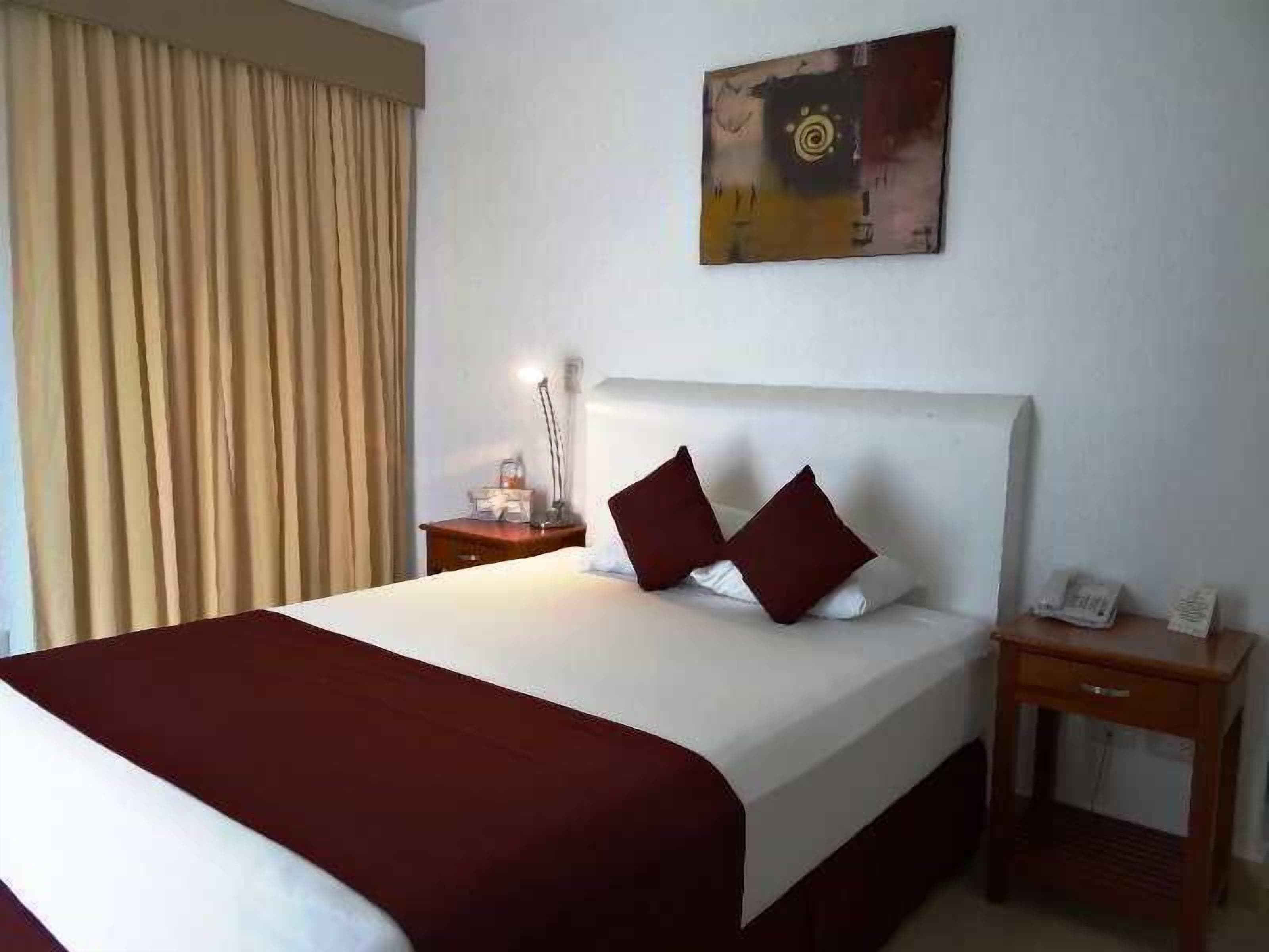 Desk, WiFi, bed sheets
