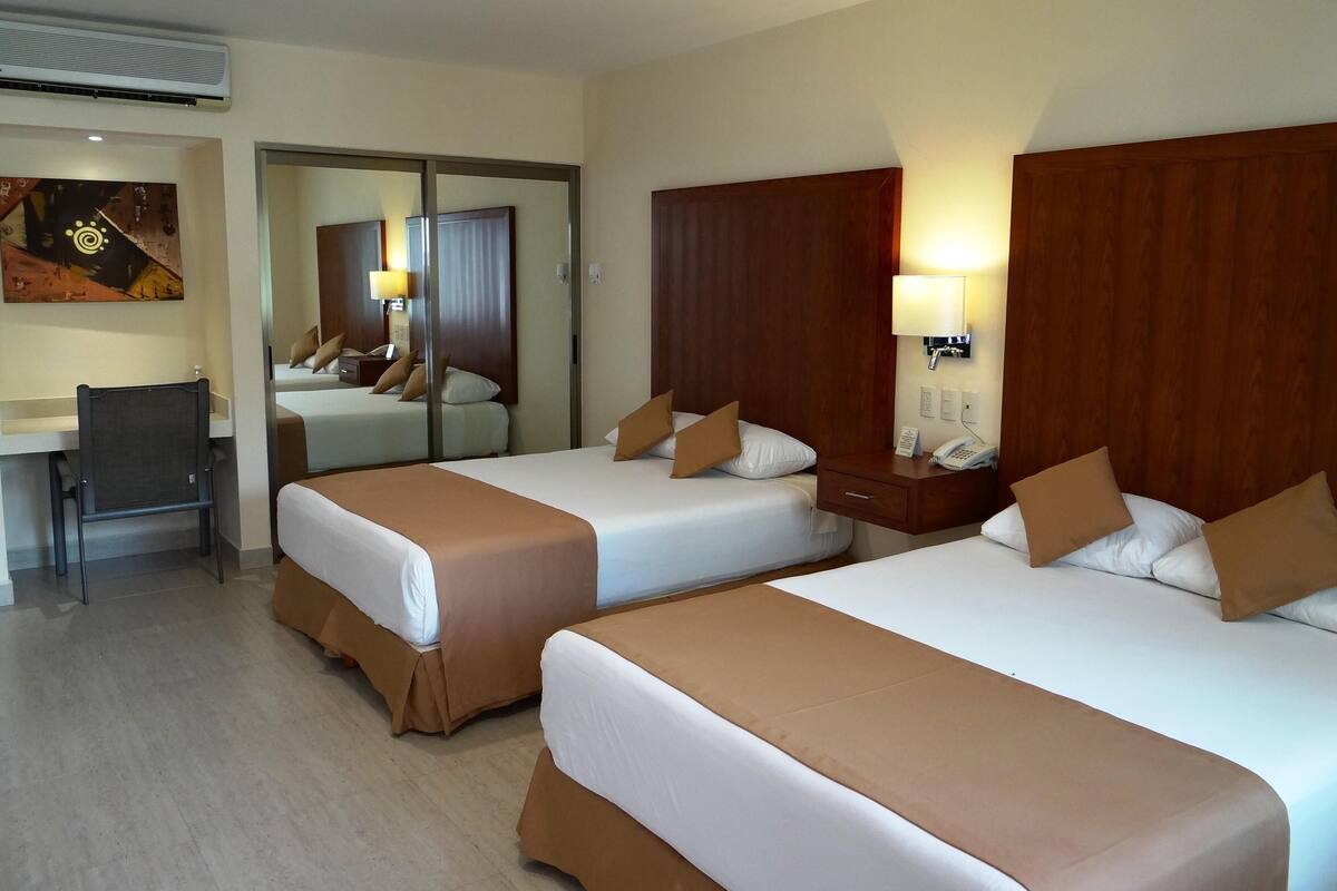 Escritorio, wifi y ropa de cama