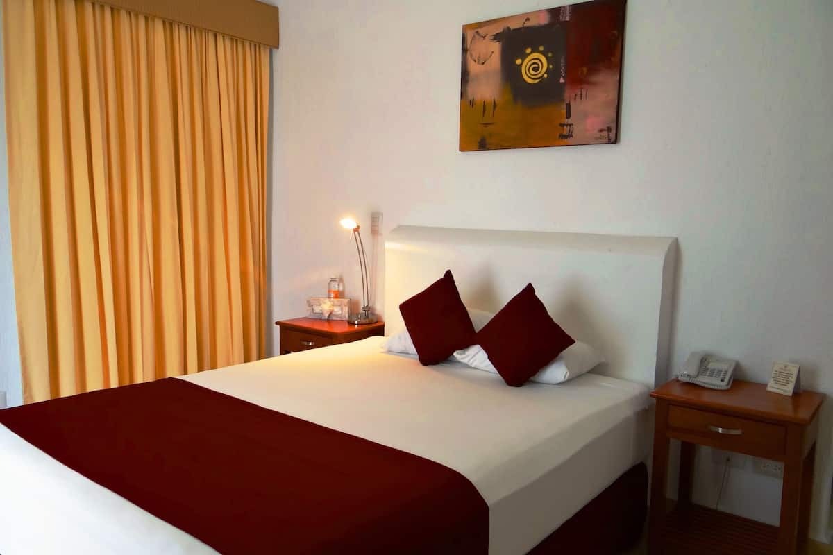 Escritorio, wifi y ropa de cama