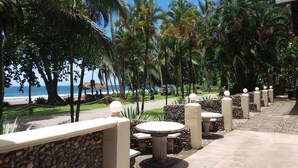 View from property - Perla Negra Beach Front Hotel (Puerto Viejo de Talamanca)