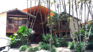 Front of property - Perla Negra Beach Front Hotel (Puerto Viejo de Talamanca)