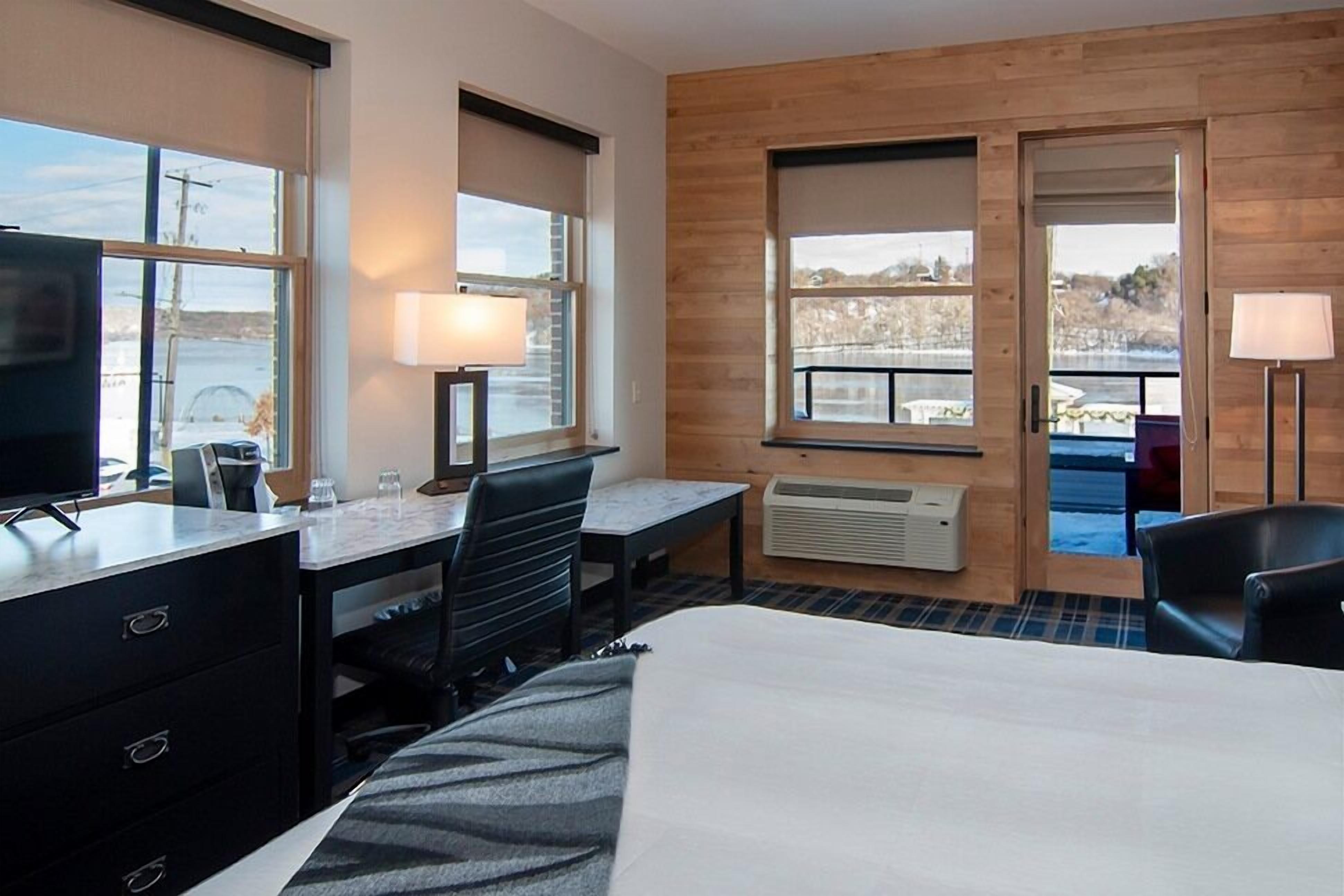 King Balcony Riverview