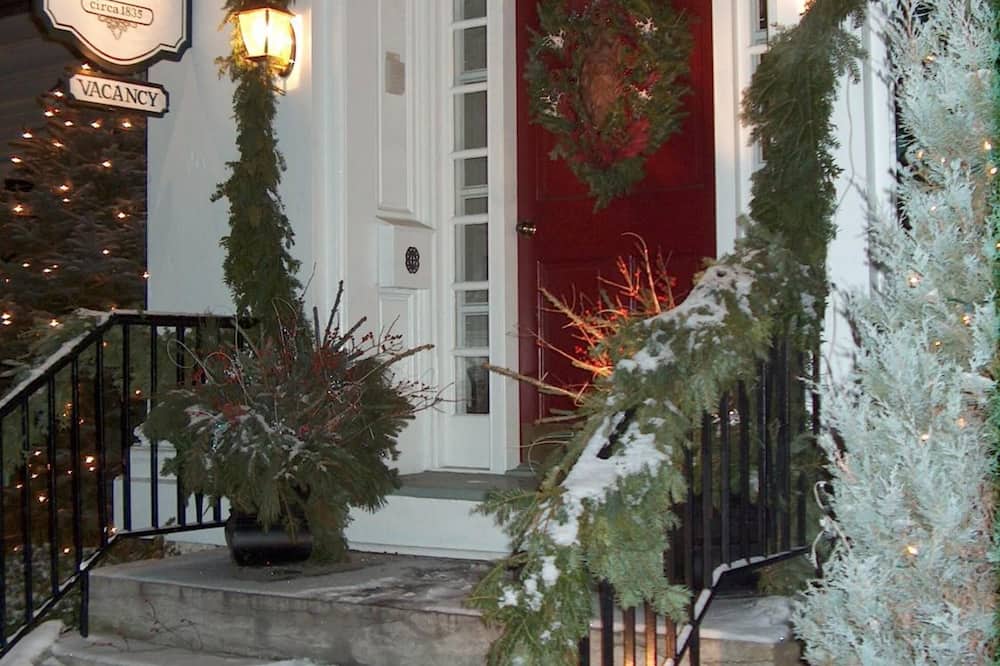 The White House Inn - Richfield Springs, NY