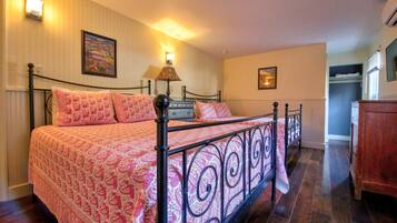 Family Single Room, 2 Queen Beds | Iron/ironing board, free WiFi, bed sheets