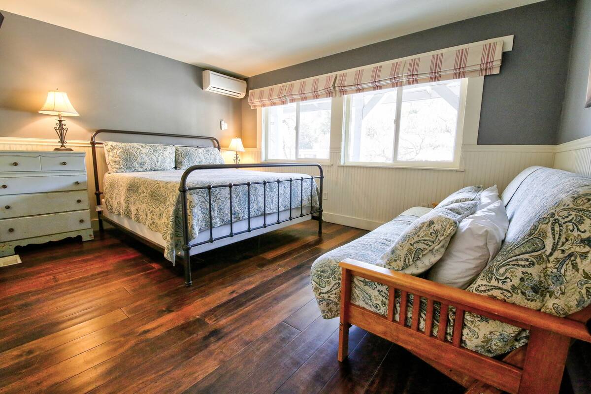 iron/ironing board, rollaway beds, free wifi