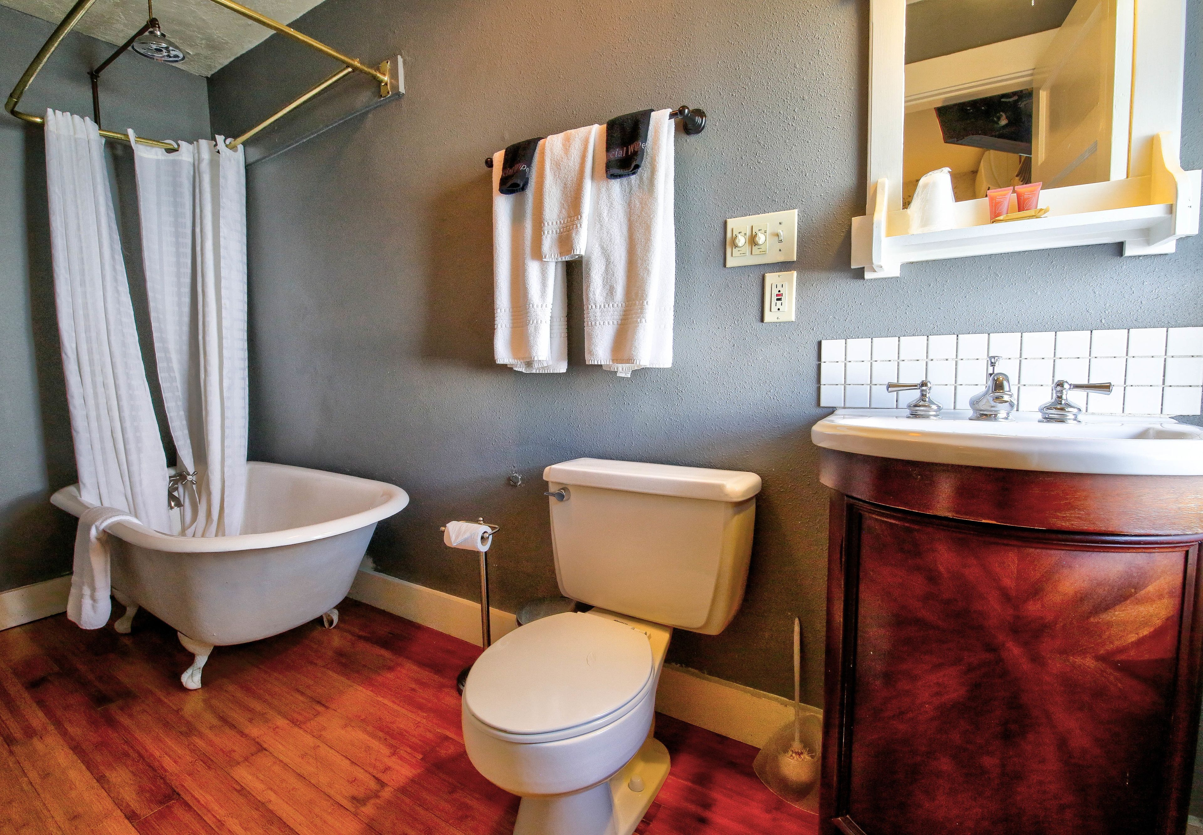 traditional room | bathroom | shower, free toiletries, hair dryer, towels