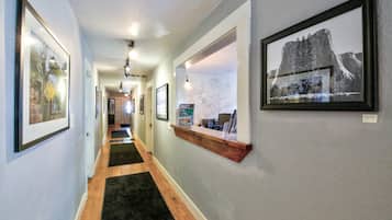 Family Single Room, 2 Queen Beds