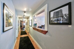 Family Single Room, 2 Queen Beds | Iron/ironing board, free WiFi, bed sheets - Hotel Charlotte (Groveland)