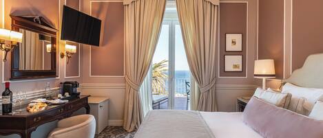 Premium kamer, 1 twee- of 2 eenpersoonsbedden | Luxe beddengoed, een minibar, een kluis op de kamer, een bureau